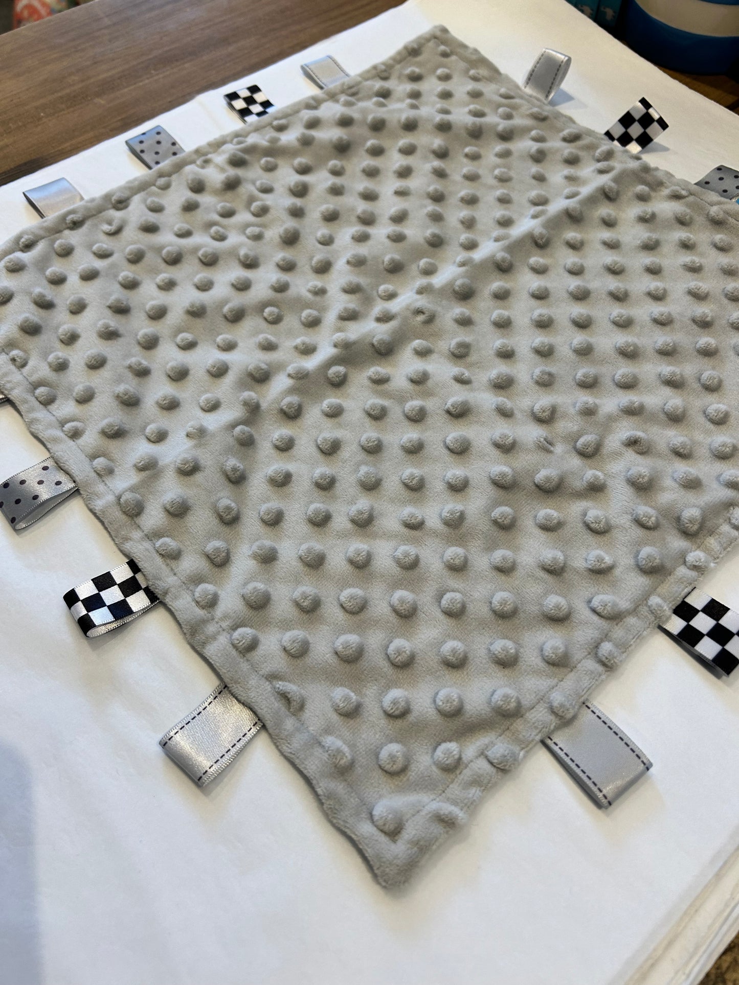 TAG COMFORTER - GREY SPOTS