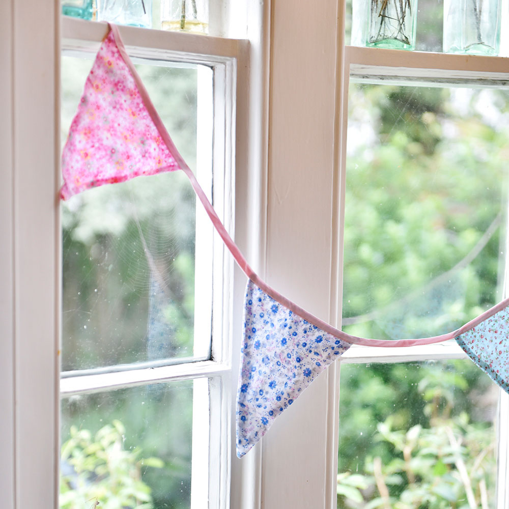 PASTEL DITSY FLORAL BUNTING
