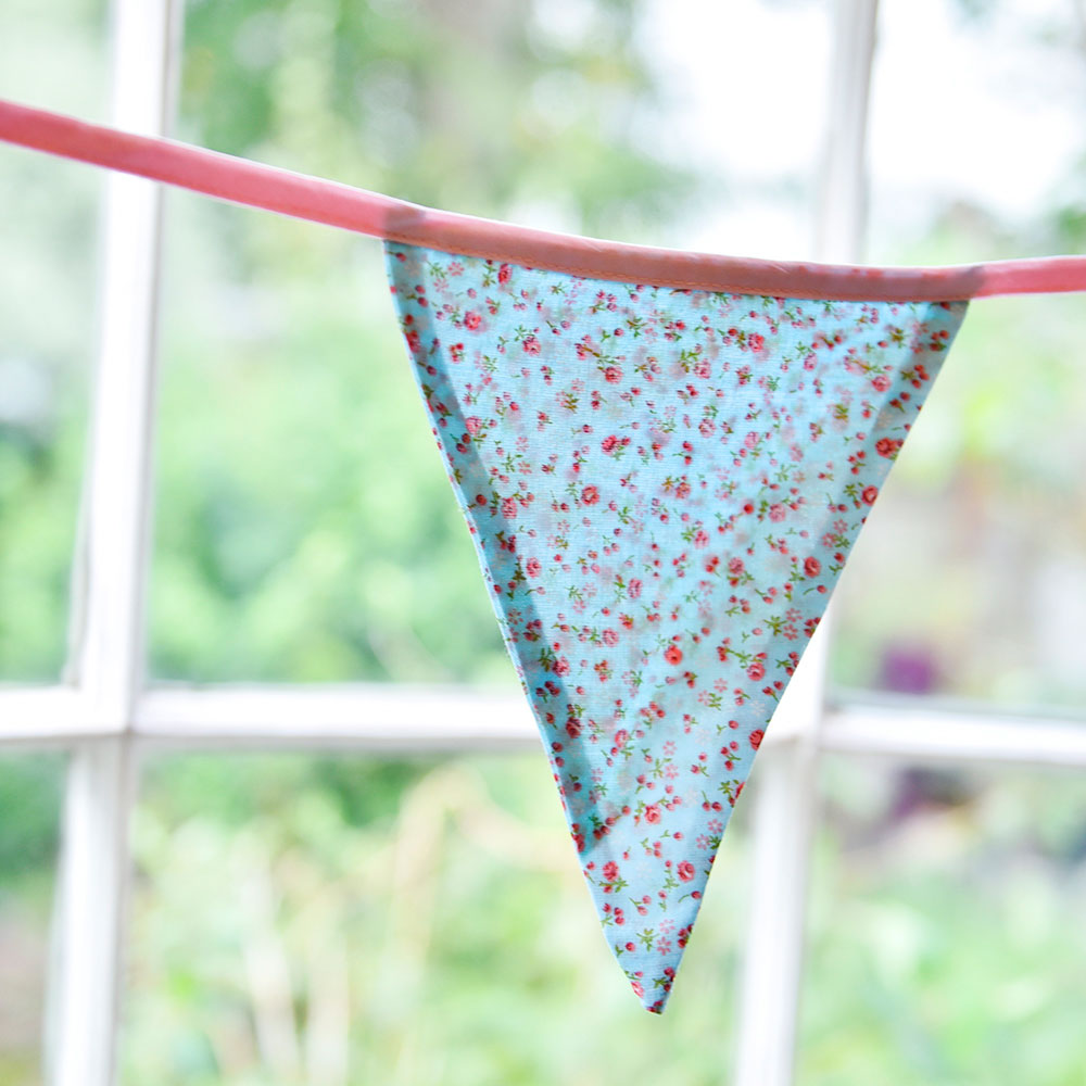 PASTEL DITSY FLORAL BUNTING