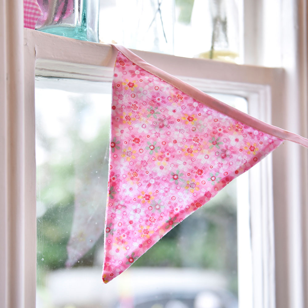 PASTEL DITSY FLORAL BUNTING