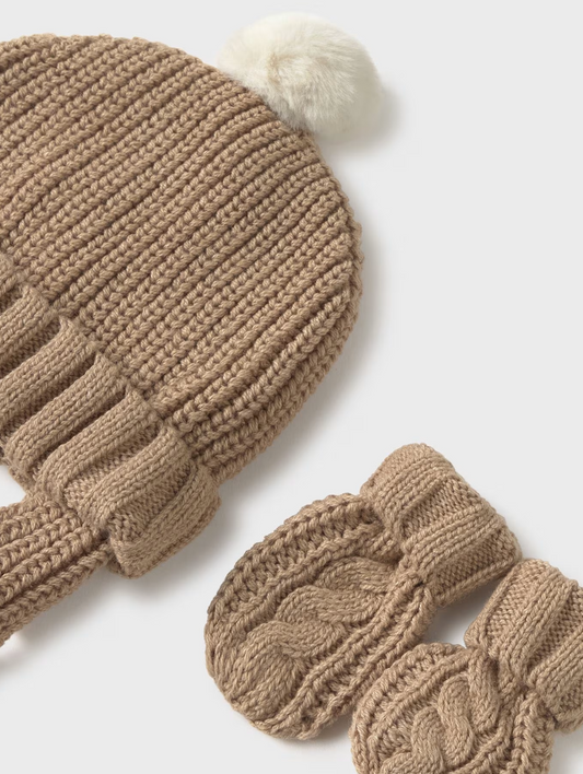 Knitted beige hat and mittens set MAYORAL BABY HAT & MITTEN SET - TOFFEE