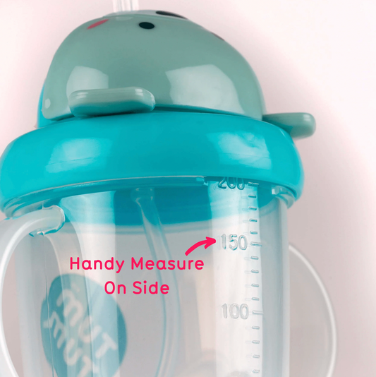 Teal sippy cup with measurement markings. TIPPY CUP WITH STRAW AND FLIP TOP LEAKPROOF LID - BORIS BEAR BLUE | TUM TUM