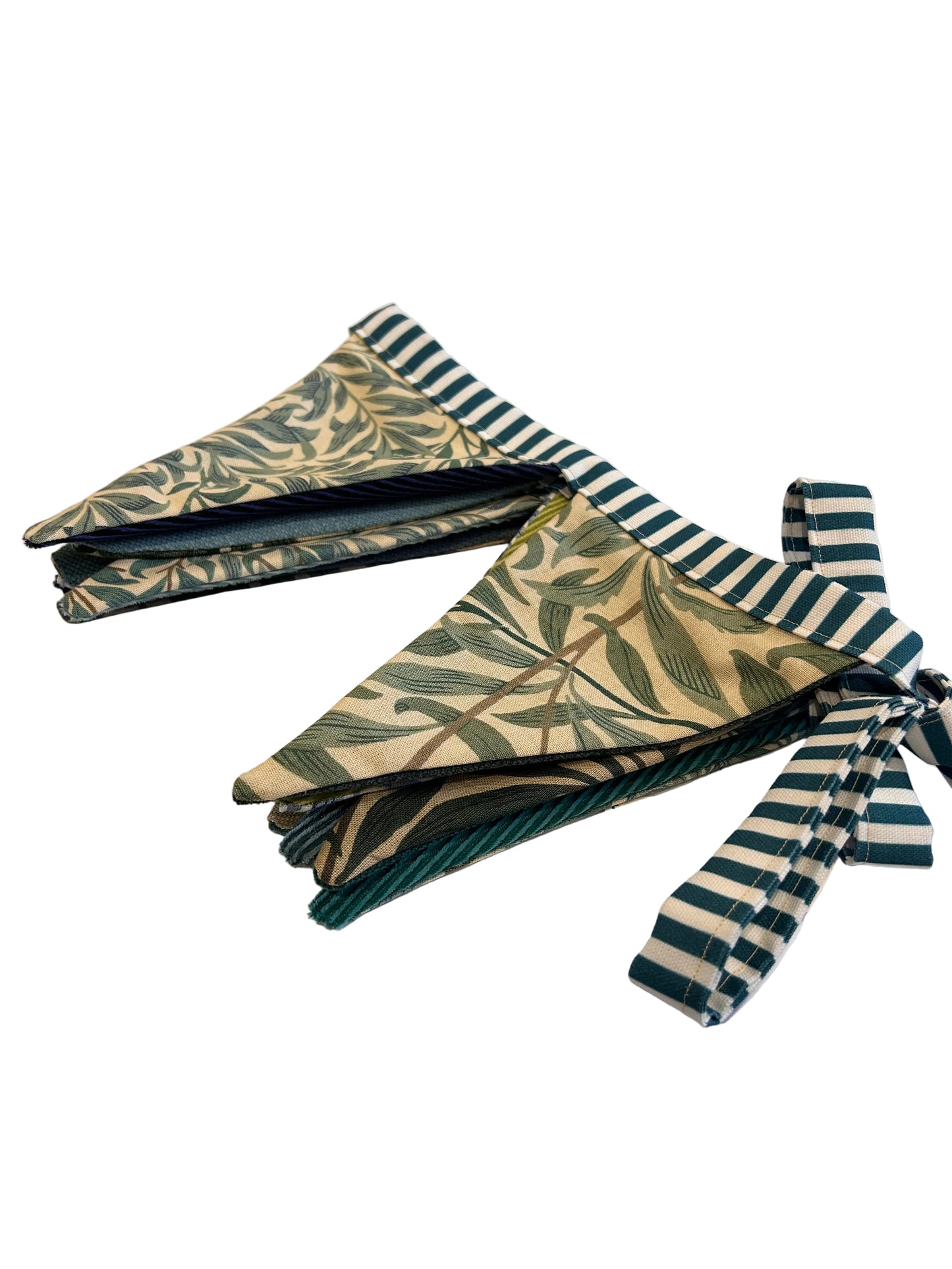 WILLIAM MORRIS FABRIC & BLUE VELVET BUNTING | THE SUSSEX BUNTING COMPANY