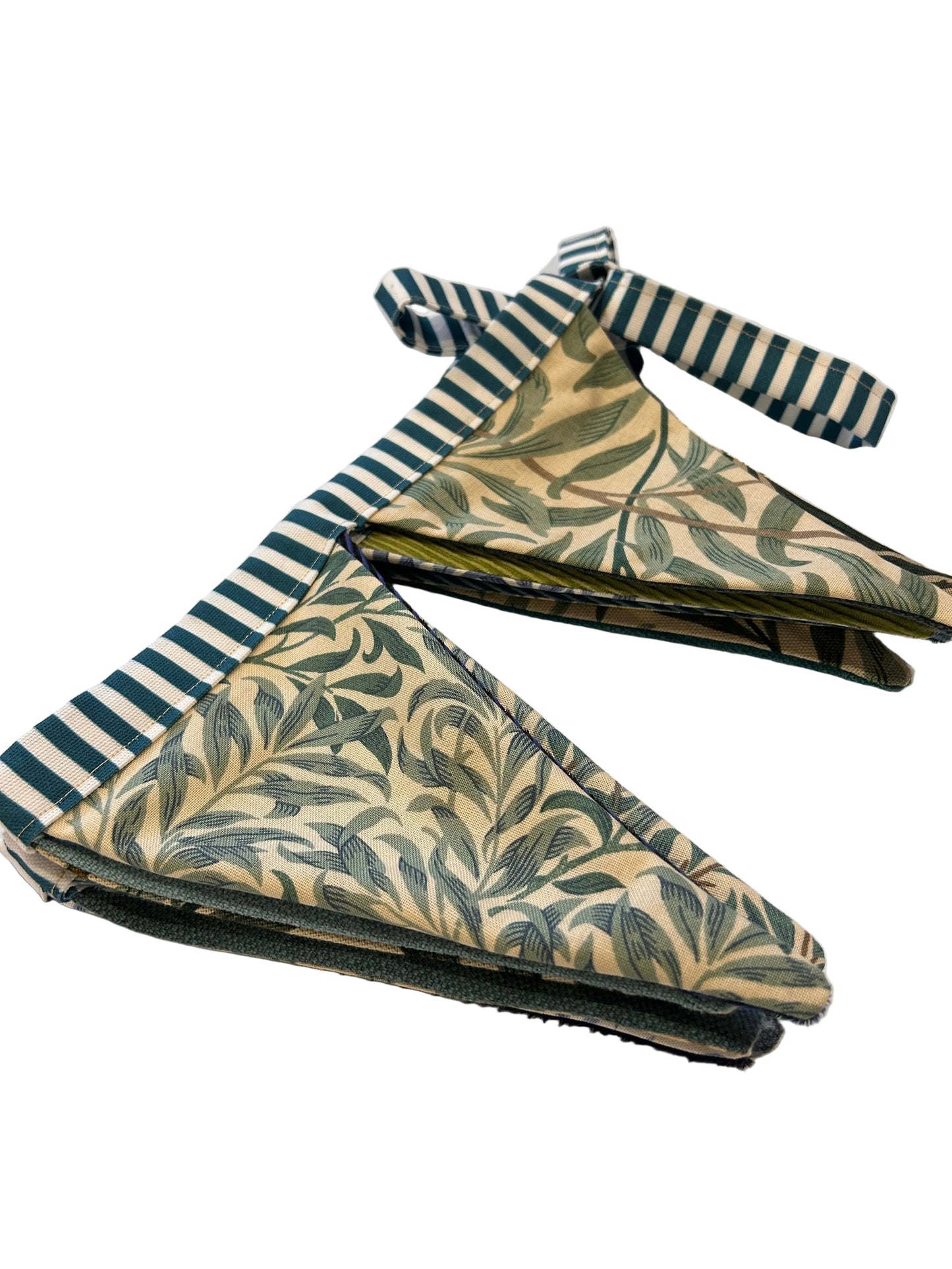 WILLIAM MORRIS FABRIC & BLUE VELVET BUNTING | THE SUSSEX BUNTING COMPANY