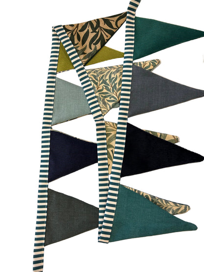 WILLIAM MORRIS FABRIC & BLUE VELVET BUNTING | THE SUSSEX BUNTING COMPANY