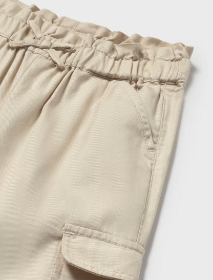 Beige shorts with an elastic waistband. BABY BEIGE STRETCHY WAIST CARGO TROUSERS | MAYORAL 