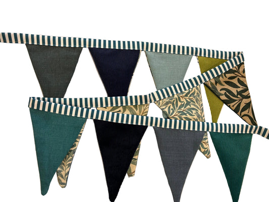 WILLIAM MORRIS FABRIC & BLUE VELVET BUNTING | THE SUSSEX BUNTING COMPANY