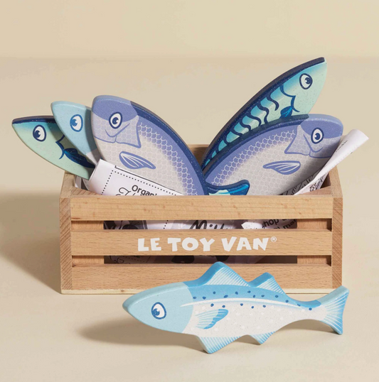 Set of toy fish in a wooden crate with 'Le Toy Van' branding on a beige background. MARKET FISH WOODEN TOY CRATE | LE TOY VAN