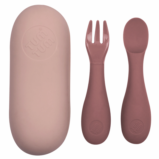 Set of pink utensils with a carrying case. SILICONE BABY TRAVEL CUTLERY SET WITH CASE - 2 COLOURS | TUM TUM