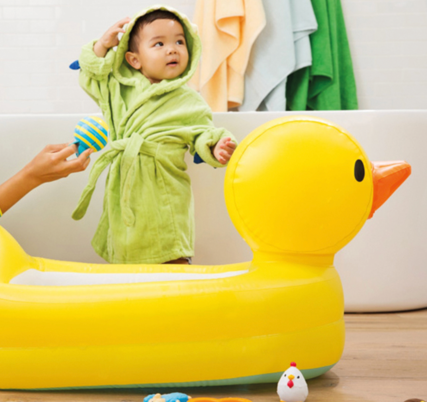 INFLATABLE DUCK BATH TUB | MUNCHKIN