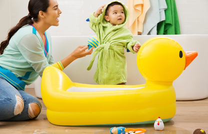 INFLATABLE DUCK BATH TUB | MUNCHKIN