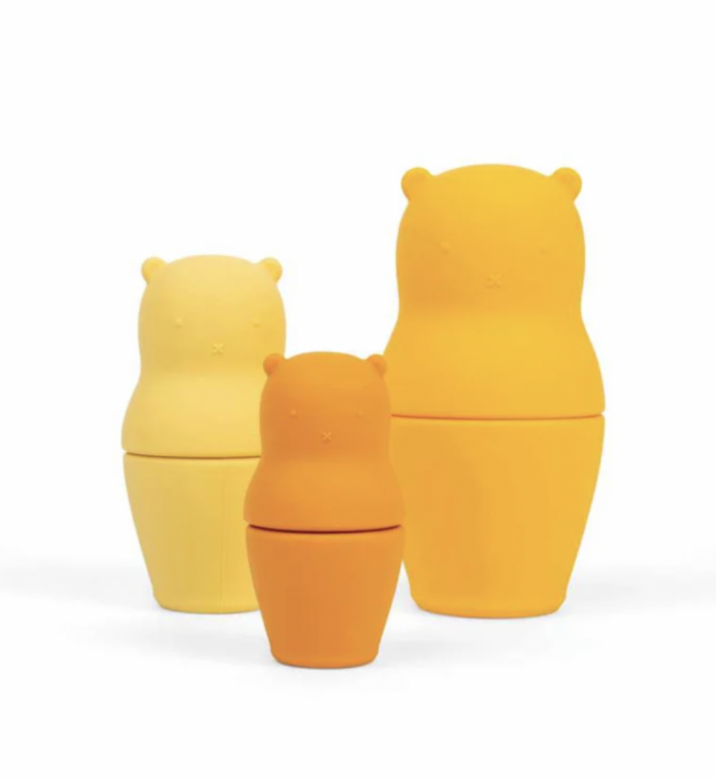 Three silicone nesting cat-shaped containers in yellow and orange sizes, arranged on a clean white background.