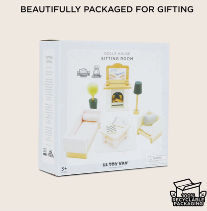 Le Toy Van sitting room dolls house furniture set — product gift box packaging labelled "Dolls House Sitting Room" with sustainable wood and earth friendly badges, age 3+, 100% recyclable packaging