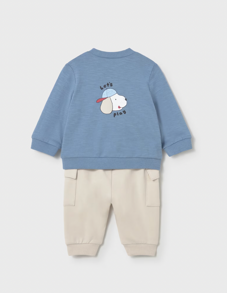 Mayoral boys Tennis Blues 2-piece set — back flat lay on grey background showing the cornflower blue pullover with a large back graphic of an illustrated puppy wearing a blue cap with "Let's Play" text; paired with sand beige cargo joggers with two large patch cargo pockets on the thighs and ribbed ankle cuffs