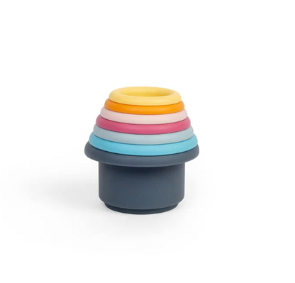 Bigjigs Toys stacking cup activity set for children aged 12 months and over; simple stacking and problem-solving play represented⠋