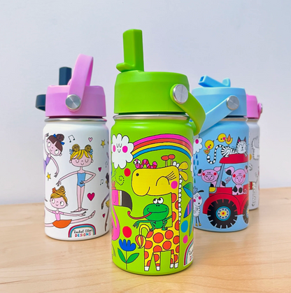Rachel Ellen Jungle lime-green bottle centred on a wooden tabletop with raised straw and handle angled right; giraffe, frog, rainbow and blue flower print, with white Ballet bottle behind left and sky-blue farm bottle behind right.