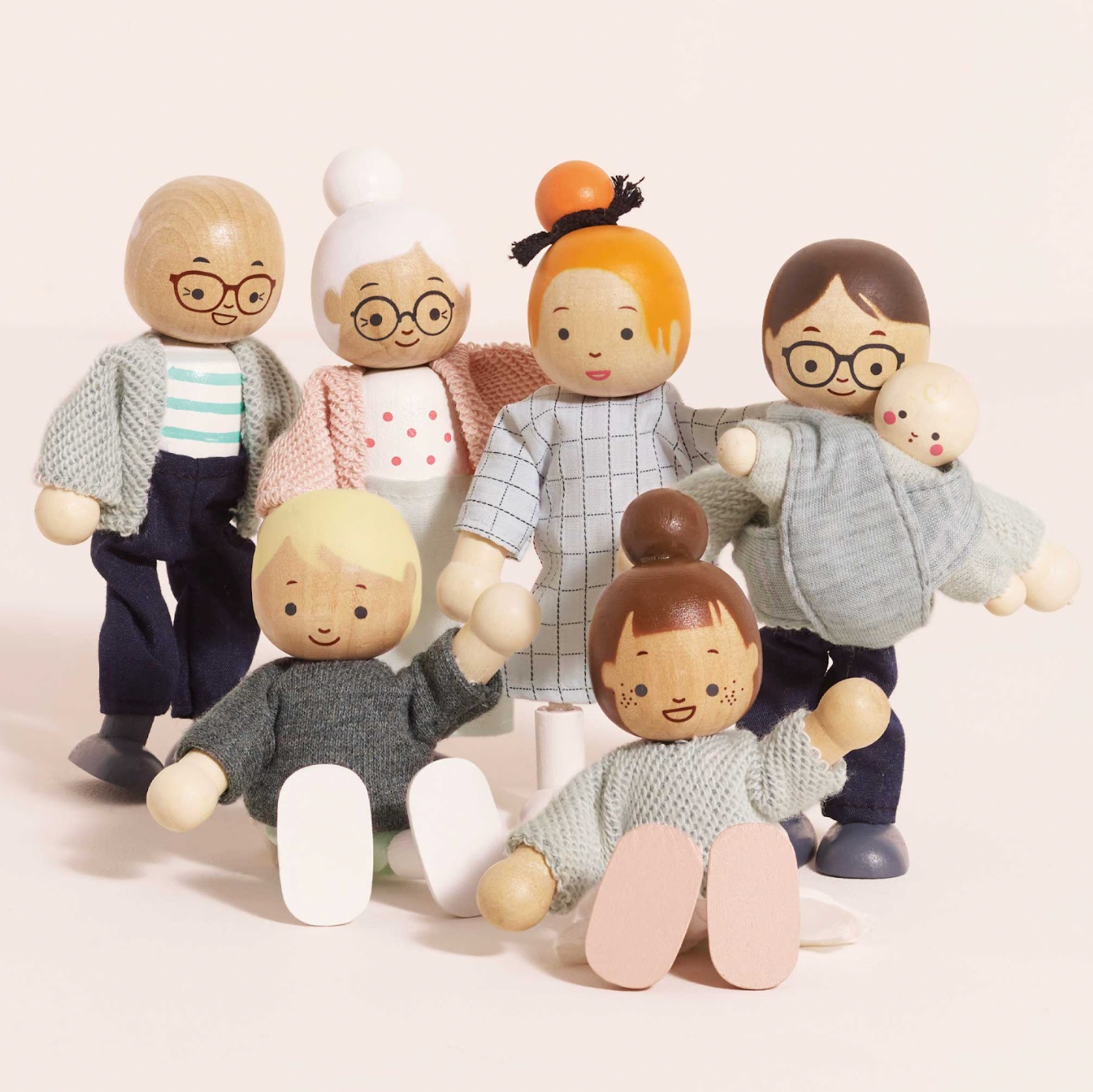 Set of wooden dolls with different hairstyles and clothing on a light background WOODEN DOLLS HOUSE FAMILY | LE TOY VAN