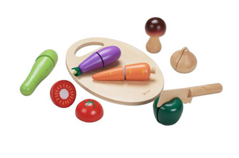Set of wooden toy vegetables and a cutting board on a white background WOODEN TOY CUTTING VEGETABLES | CLASSIC WORLD